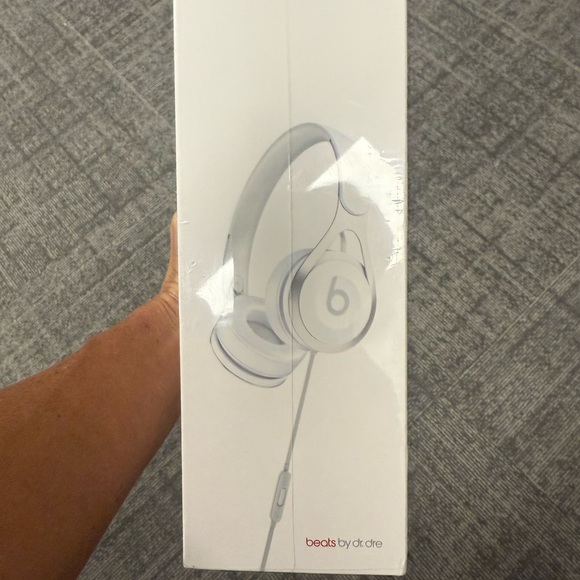 Beats EP White Headphones - Picture 3 of 4